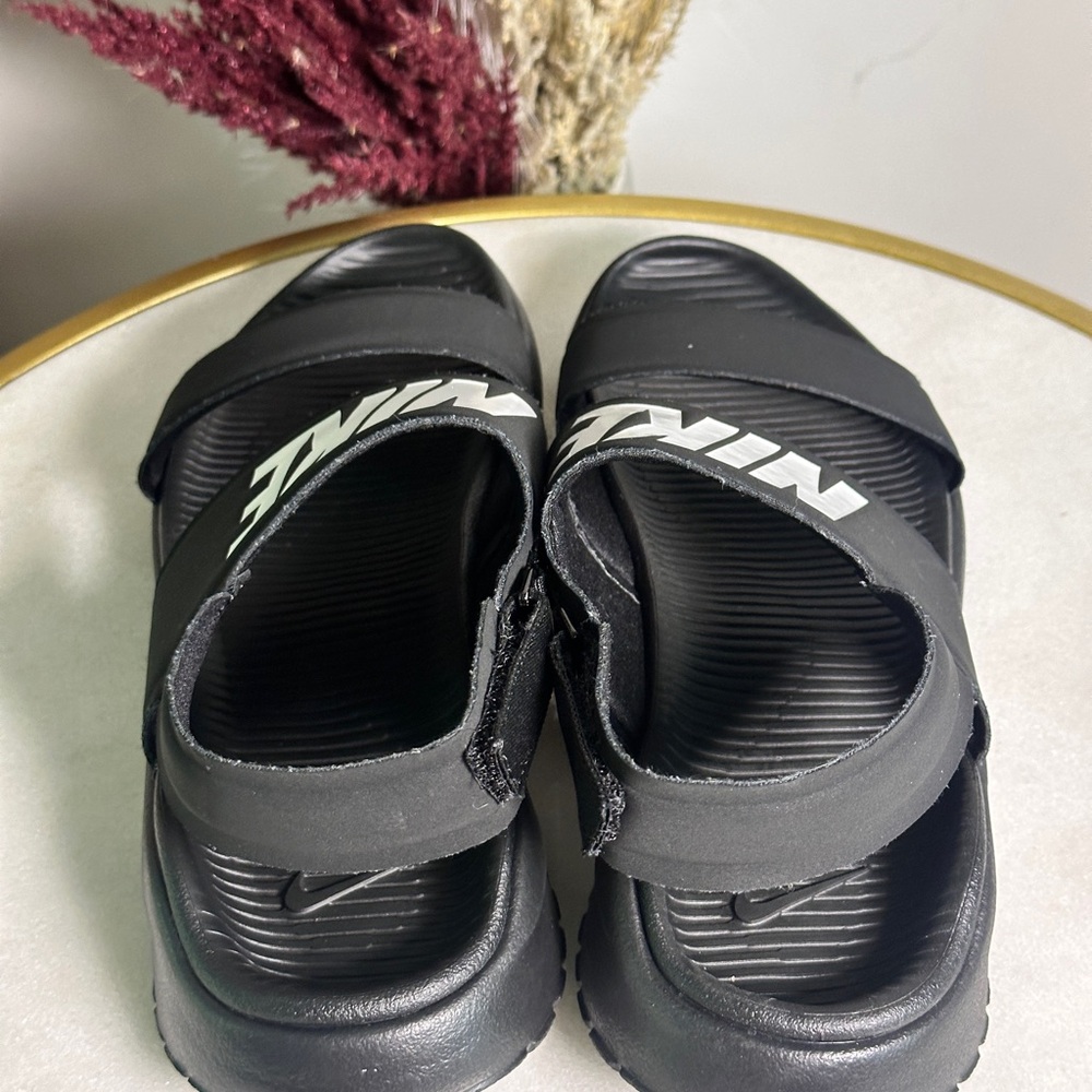 Women’s Nike Black Slide Tanjun Sandals with White Logo size 7 - Picture 4 of 7